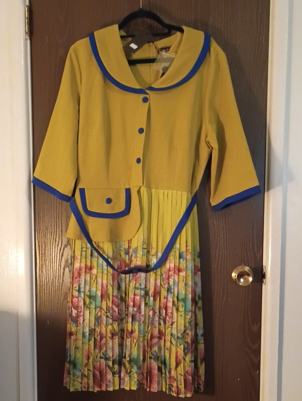 Yellow Floral Pleated Midi Dress with Blue Trim and Button-Front Bodice